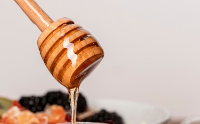 Мед — достоинства и недостатки лакомства: польза и противопоказания для здоровья — комментарии специалиста