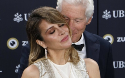 Влюбленные и счастливые: Ричард Гир тронул фанатов проявлением нежности к молодой жене на публике