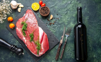 Меньше алкоголя и красного мяса: как изменения в питании снижают риск рака — советы онколога