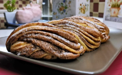 Вкусное удовольствие на вашем столе: творожная плетенка к чаю — простой рецепт для семейного угощения