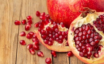Волшебный фрукт против старения: как гранат помогает организму — советы от диетолога