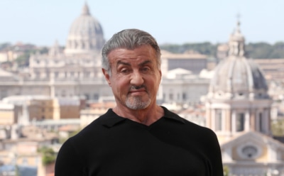 Легенда «Рокки» задорно пляшет босиком: 78-летний Сильвестр Сталлоне стал героем вирусного видео