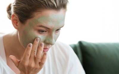 Тонизирующая маска с эвкалиптом: как вернуть коже сияние — рецепт для борьбы с усталостью и воспалениями