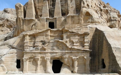 Привет от Индианы Джонса: в Петре обнаружена древняя гробница — загадочная находка с артефактами