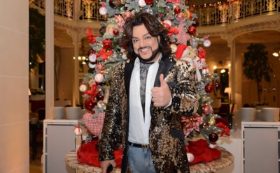 Ломят ценник в два раза: продюсер раскрыл гонорары звезд на новогодние корпоративы