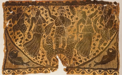 Уникальная находка в Адыгее: археологи обнаружили древние ткани с золотым шитьем — свидетельство искусства Средневековья