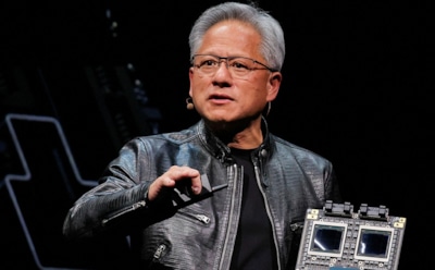 «Превосходит человека в тысячу раз»: глава NVIDIA рассказал, кого нейросети оставят без работы