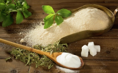 Полезные заменители сахара: безопасные подсластители для здоровья — от стевии до эритрита