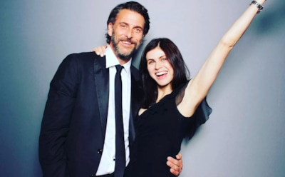 38-летняя звезда «Белого лотоса» Александра Даддарио родила первенца