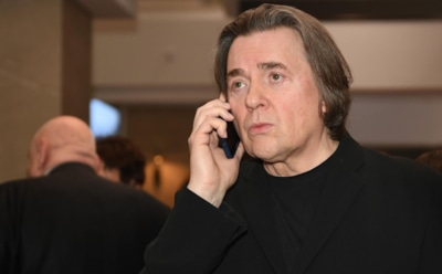 Константин Эрнст призвал не запрещать дипфейки и сравнил создателя iPhone с Гитлером