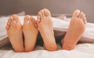 Как избавиться от неприятного запаха ног: советы по уходу — гигиена, обувь и специальные средства