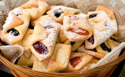 Ароматные слойки с мармеладом и имбирем: тягучая сладость и пряные нотки — оригинальный десерт к чаю