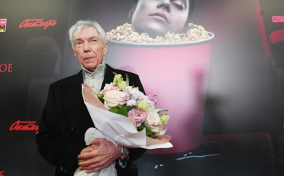 Шутит и всем передает привет: Юрий Николаев вышел на связь из реанимации