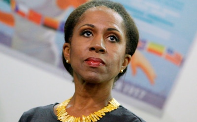 «Страшная морда»: Елена Ханга едва спаслась от бегемота в Африке