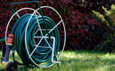 Как подготовить инвентарь для полива к зиме: советы для защиты от коррозии — сохраните до весны