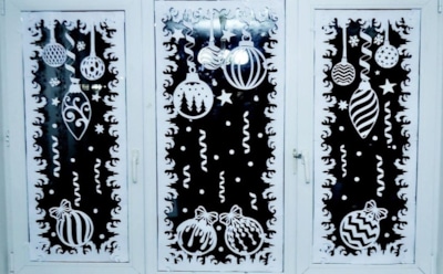 Новогодний декор окон: вырезанные узоры и рисунки на стекле — идеи для праздника