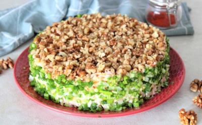 Ощутите себя хозяином тайги: салат «Медвежья шуба» по-особому — оригинальный вариант любимого блюда