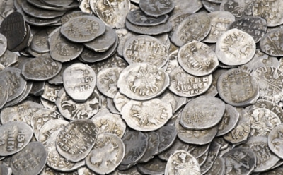 Древний клад под кладбищем: монеты прервали похороны — редкая находка в Турции