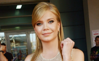 Алла Михеева с опухшим от слез лицом обвинила отца в избиении нунчаками