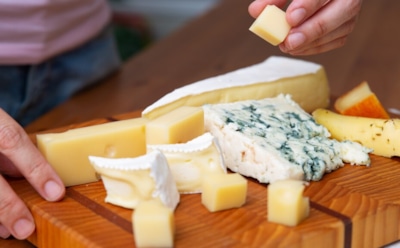 Сыр и правила хранения: как продлить свежесть — советы и рекомендации