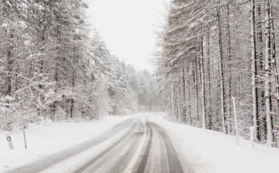 Промышленные выбросы и локальные снегопады: как заводы влияют на погоду — открытие эстонских ученых