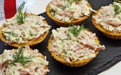Тарталетки с ветчиной и сыром: идеальное блюдо для праздника — рецепт корзиночек из песочного теста