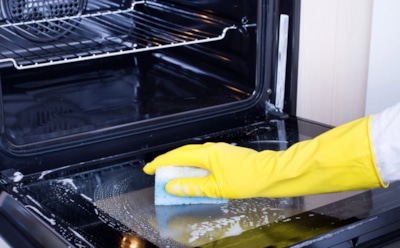 Духовка будет снова сиять: простой способ очистки — верните блеск кухонной помощнице