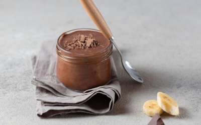 Легкий десерт для праздников и будней: бананово-шоколадный мусс порадует гостей и близких — простой рецепт