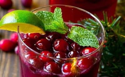 Праздничный напиток для семьи и компании: попробуйте безалкогольный клюквенный пунш — согревающий зимний вкус