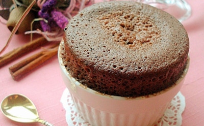 Кексы со сгущенкой в микроволновке: быстрый десерт — готово за 2 минуты