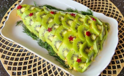 Новогодняя елка на столе: салат с курицей и киви — яркое украшение праздника