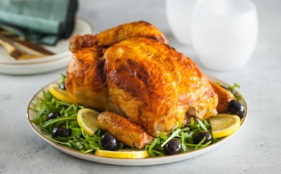 Фаршированная курица с грибами и черносливом: аппетитное блюдо к празднику — просто и эффектно