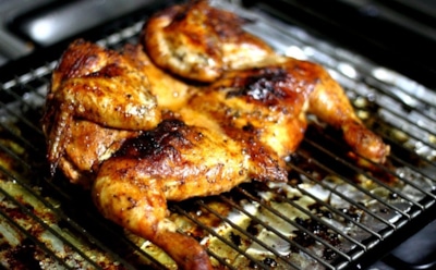 Классика грузинской кухни: цыпленок табака в духовке — ароматный рецепт с чесноком и специями