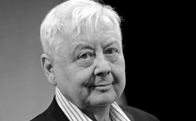 Диван раздора: москвичка требует в суде компенсацию от театра Олега Табакова