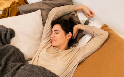 Как спите, так себя и чувствуете: какую позу выбрать для сна и каким следовать правилам — советы доктора