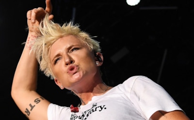 Диана Арбенина сорвалась с балкона на концерте и упала на зрителей