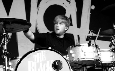 Жуткая и загадочная смерть: барабанщик My Chemical Romance Боб Брайар погиб в 44 года