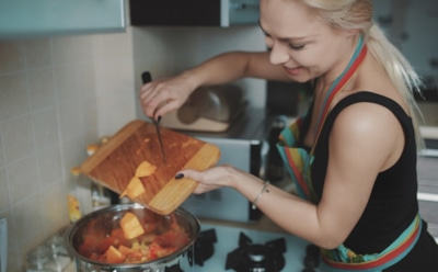 Кулинарные секреты хозяйки: как спасти блюдо, упростить приготовление и удивить вкусом — лайфхаки для кухни