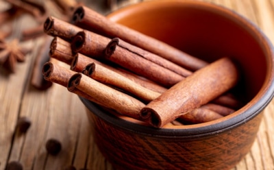 Польза специй для организма: корица и ее влияние на здоровье человека — пояснения диетолога