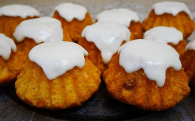 Наслаждаемся ромовой бабой: классический рецепт лакомства в домашних условиях — пышное тесто и ароматный сироп