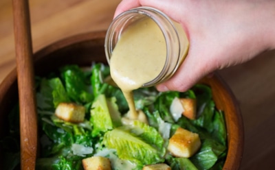 Идеальный соус для цезаря: как добиться насыщенного вкуса с минимальными усилиями — классический рецепт