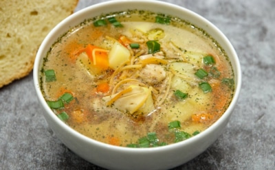 Научили готовить куриный суп: больше вермишель не разбухает — вкус получается насыщенным, а текстура идеальной