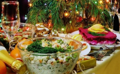 Новогодний стол в СССР: блюда, которые собирали семьи в праздник — от оливье до десерта