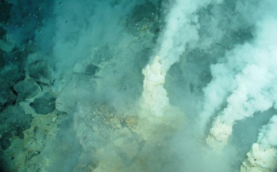 Соляные «трубы» в Мертвом море: уникальное явление — предвестники карстовых провалов