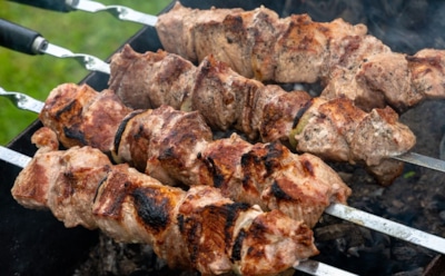 Как приготовить идеальный шашлык из свинины: попробуйте маринад с соевым соусом — секреты сочного и нежного мяса