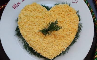 «Сердце под снегом» в новогоднюю ночь: оригинальный салат с куриными сердечками — вкусно и полезно