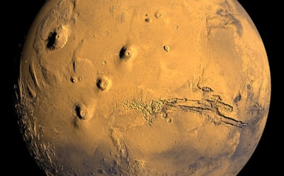 Марсианские тайны: ученые сомневаются в природе воды на Красной планете — новая теория о жидкости