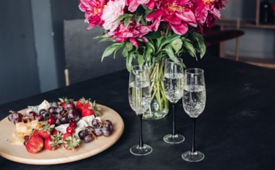 Шампанское и правильные комбинации закусок: выбор для хорошего самочувствия — идеальные сочетания