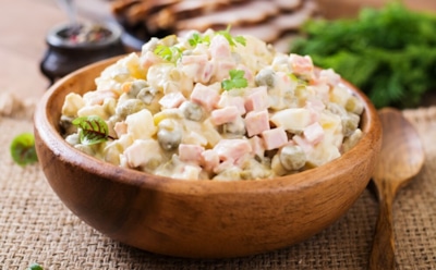 Секреты правильного оливье: как приготовить праздничное блюдо идеально— дельные советы и лайфхаки