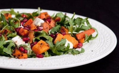 Теплый салат с тыквой и моцареллой: альтернатива майонезным блюдам — вкусно и полезно